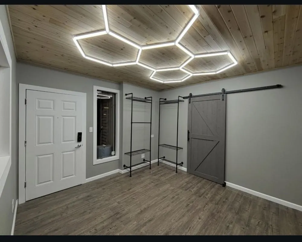 Slide of Akatsuki Roofing