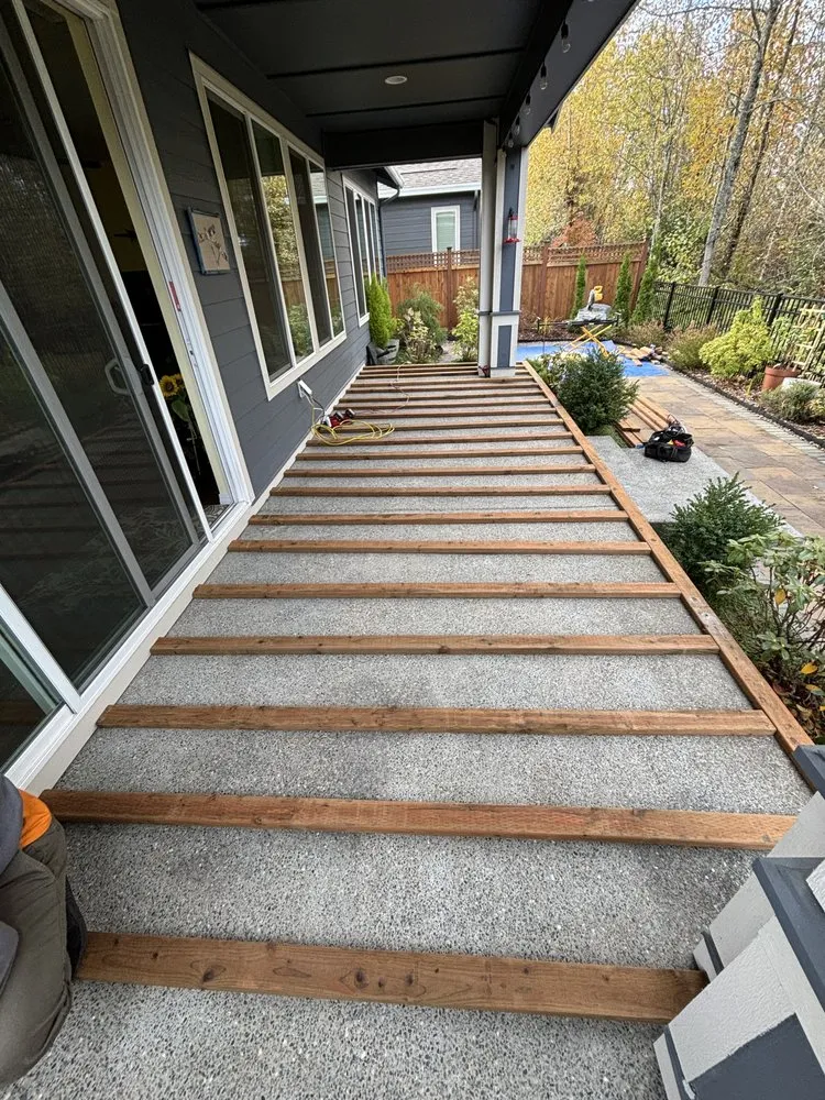 Slide of Akatsuki Roofing