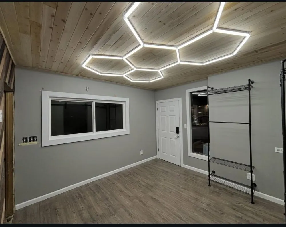 Slide of Akatsuki Roofing