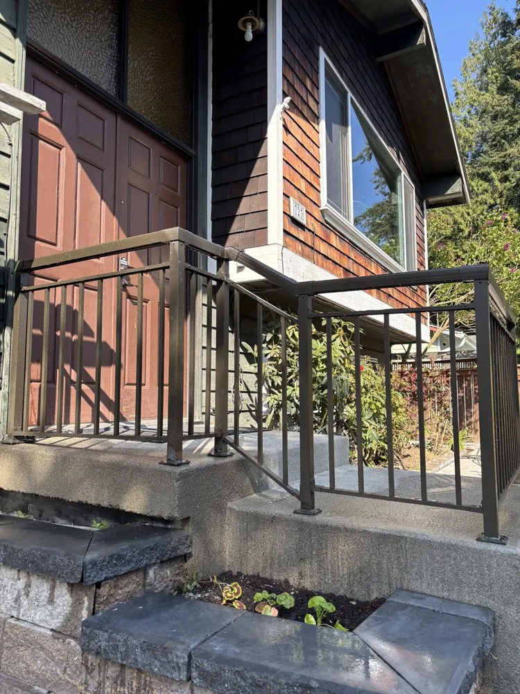 Slide of Akatsuki Roofing