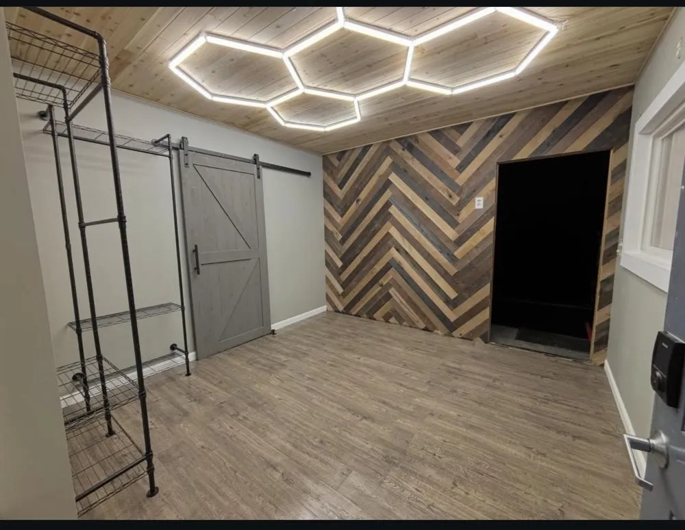 Slide of Akatsuki Roofing