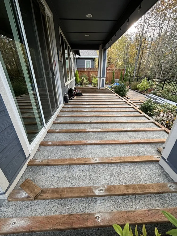 Slide of Akatsuki Roofing