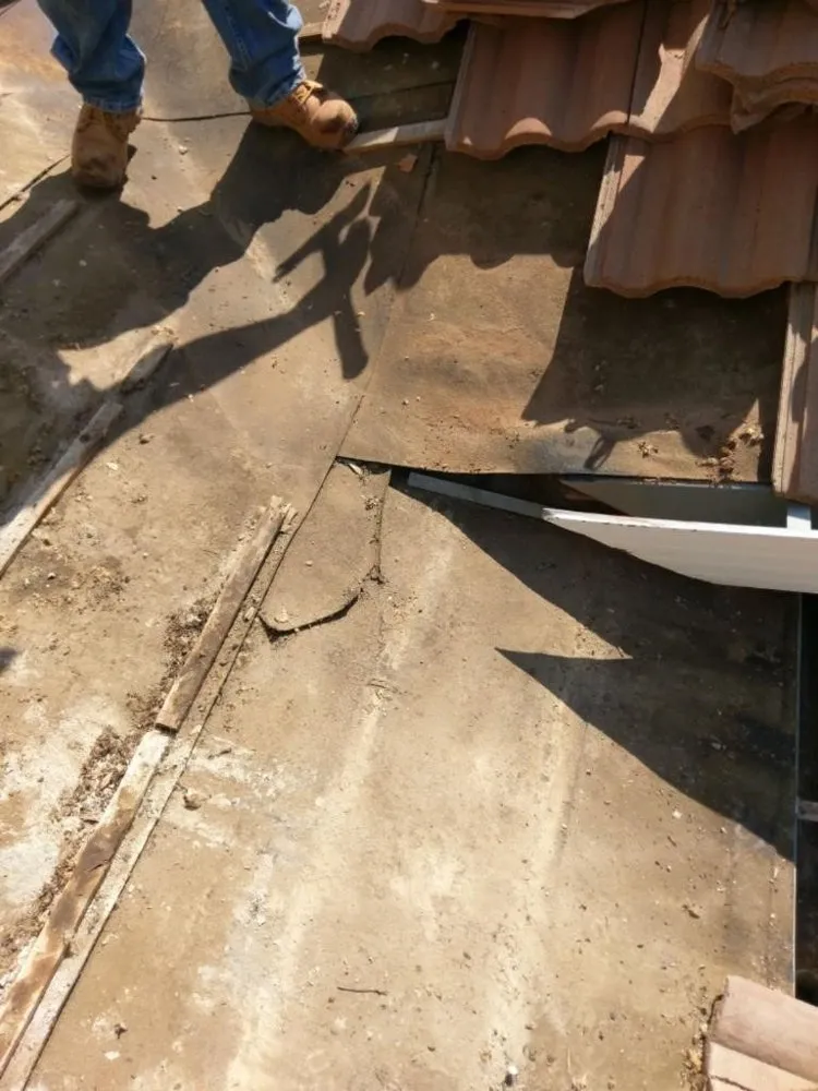 Slide of A&L Roofing Repairs & Cleaning
