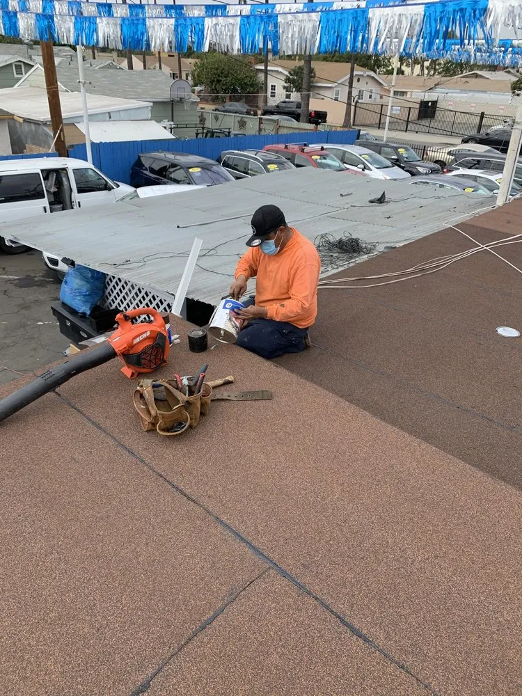 Slide of Alcantar Roofing