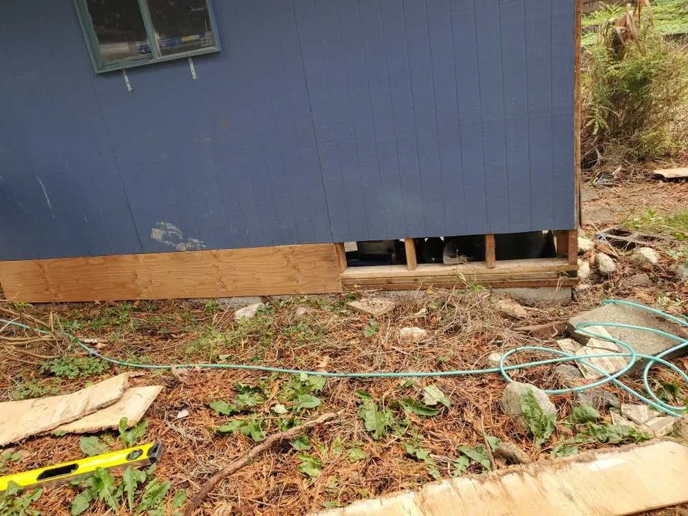 Slide of Alex M Roofing