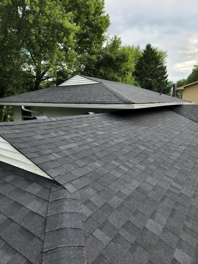 Reliable shingle roofing service in Indianapolis City, IN by Alex Roofing