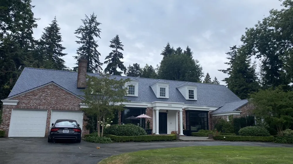 Slide of Alex Roofing Repair