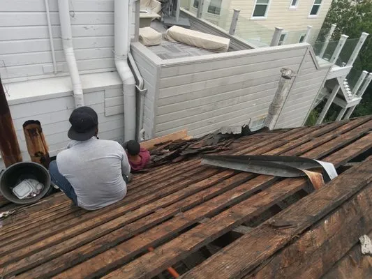 Alfredo Roofing Logo