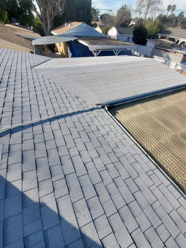 Slide of Alitas Roofing