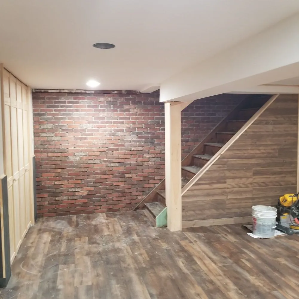 Slide of Almazo Construction