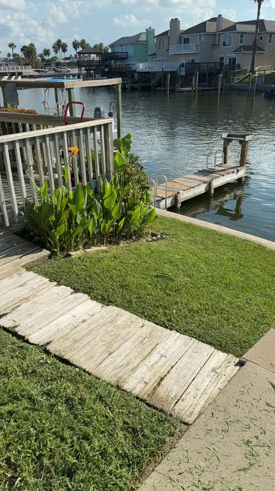 Slide of AL’s Lawn Service & Gonzalez Construction