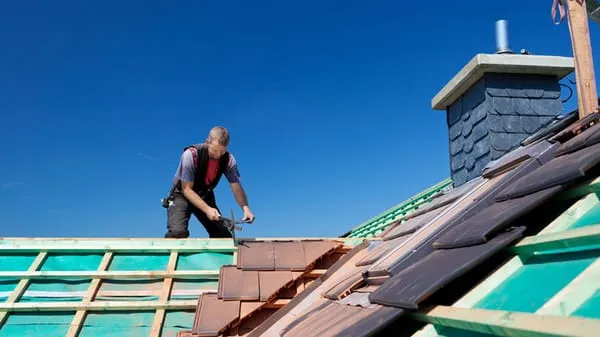 Alvarado Roofing Logo