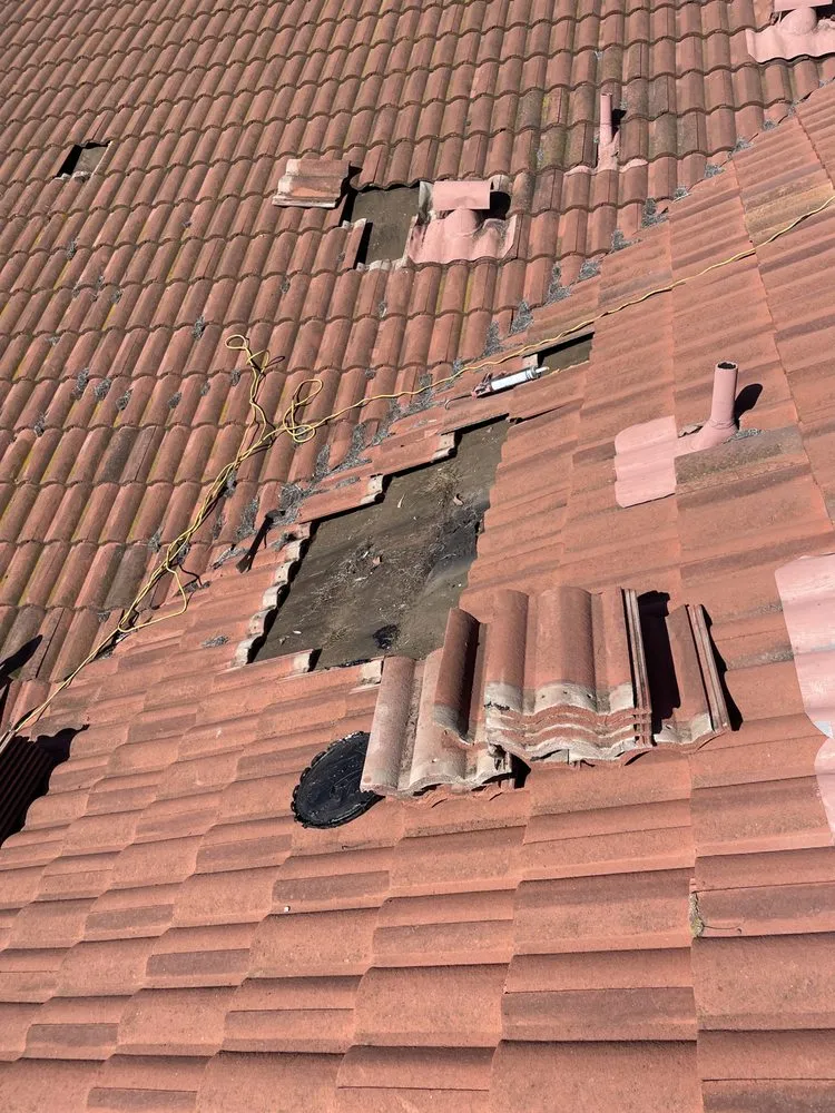 Slide of Alvarez Roofing