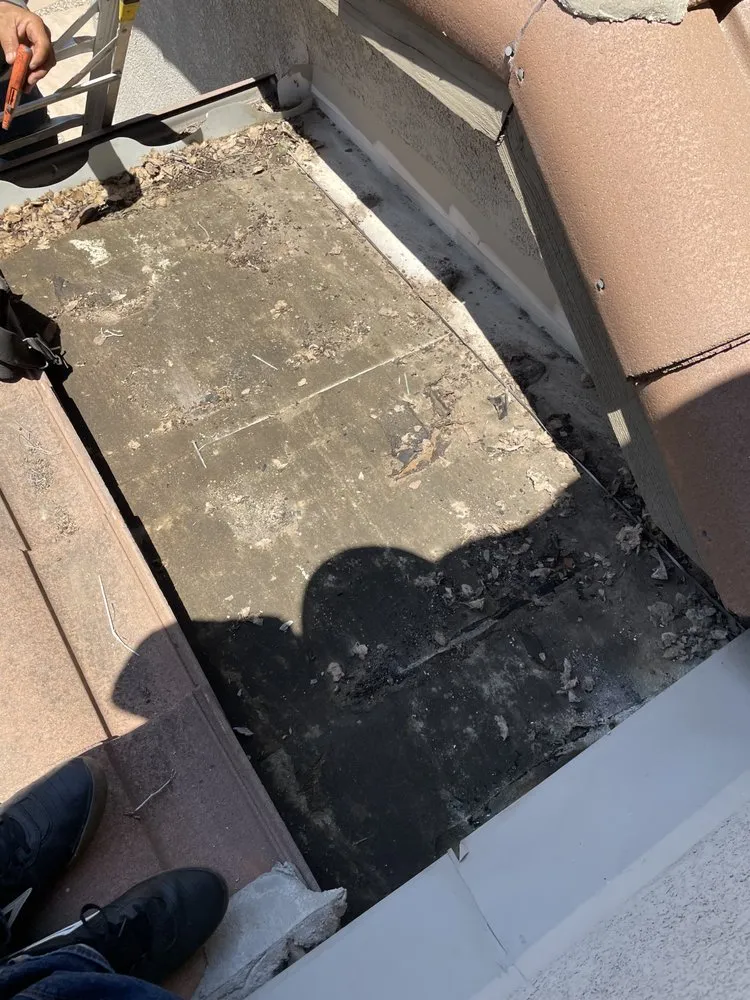 Slide of Alvarez Roofing