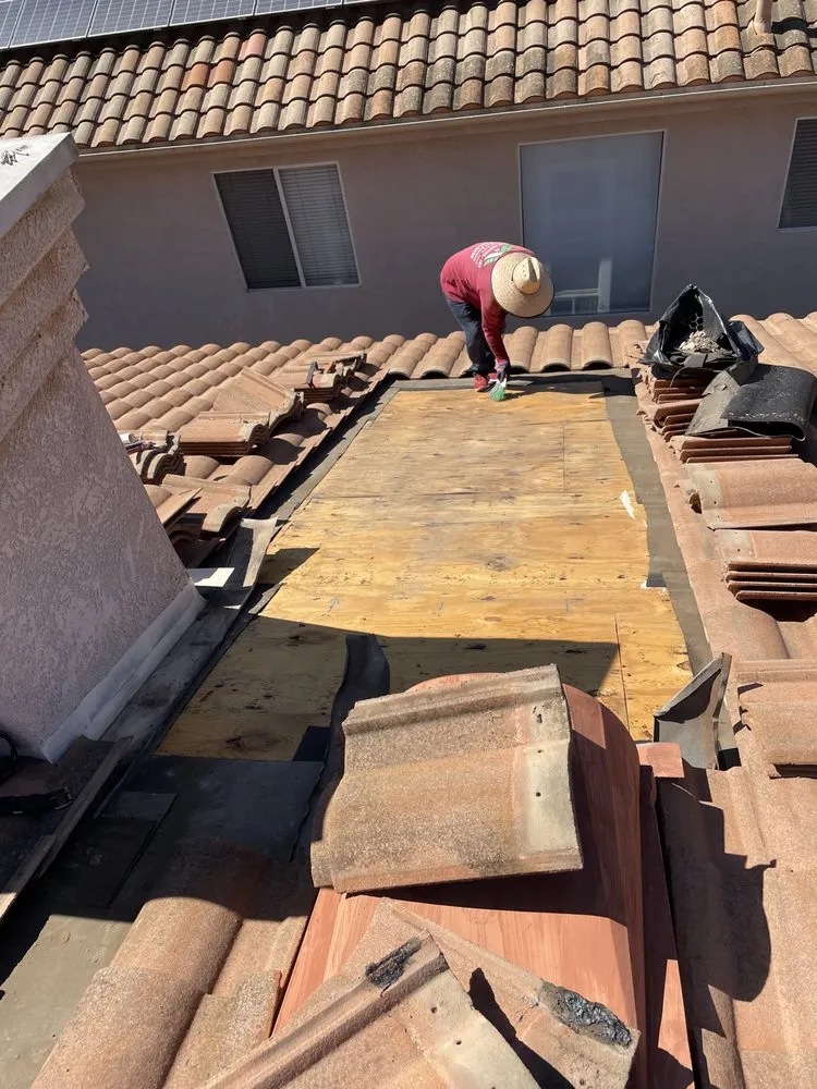 Slide of Alvarez Roofing