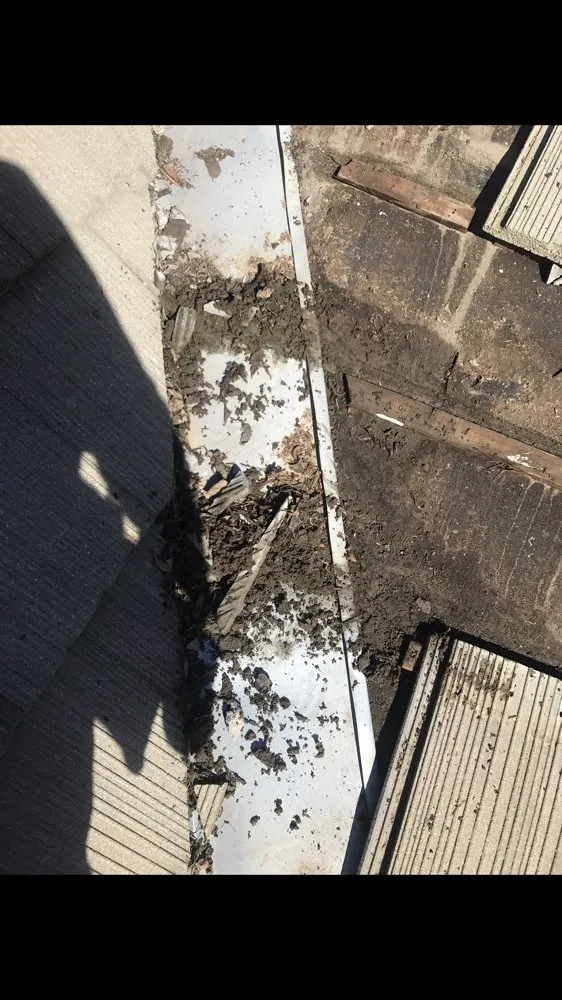 Slide of Alvaro's Roofing