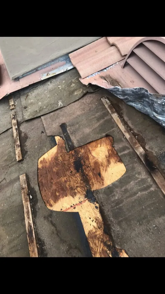 Slide of Alvaro's Roofing