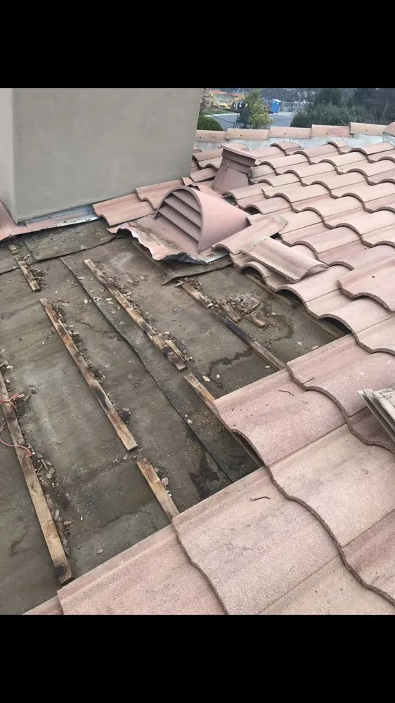 Slide of Alvaro's Roofing