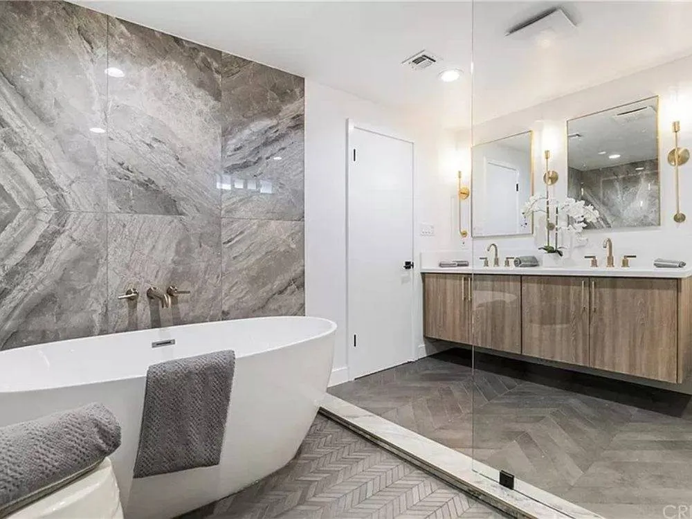 Slide of AM Construction