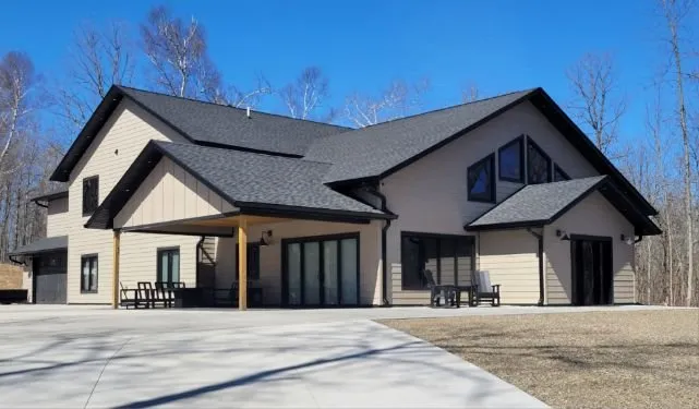 Slide of A&M Roofing