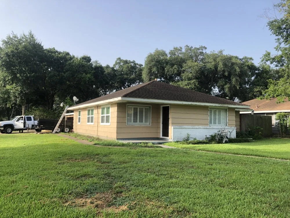Slide of A&M Roofing