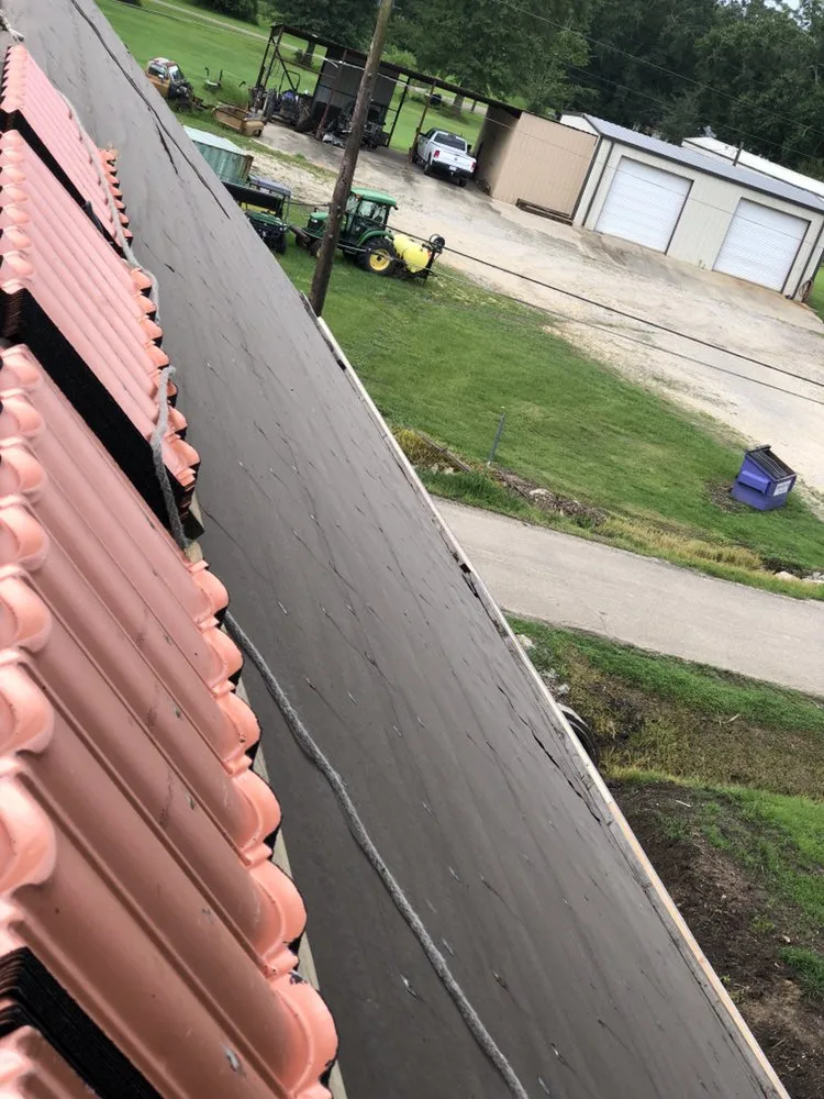 Slide of A&M Roofing