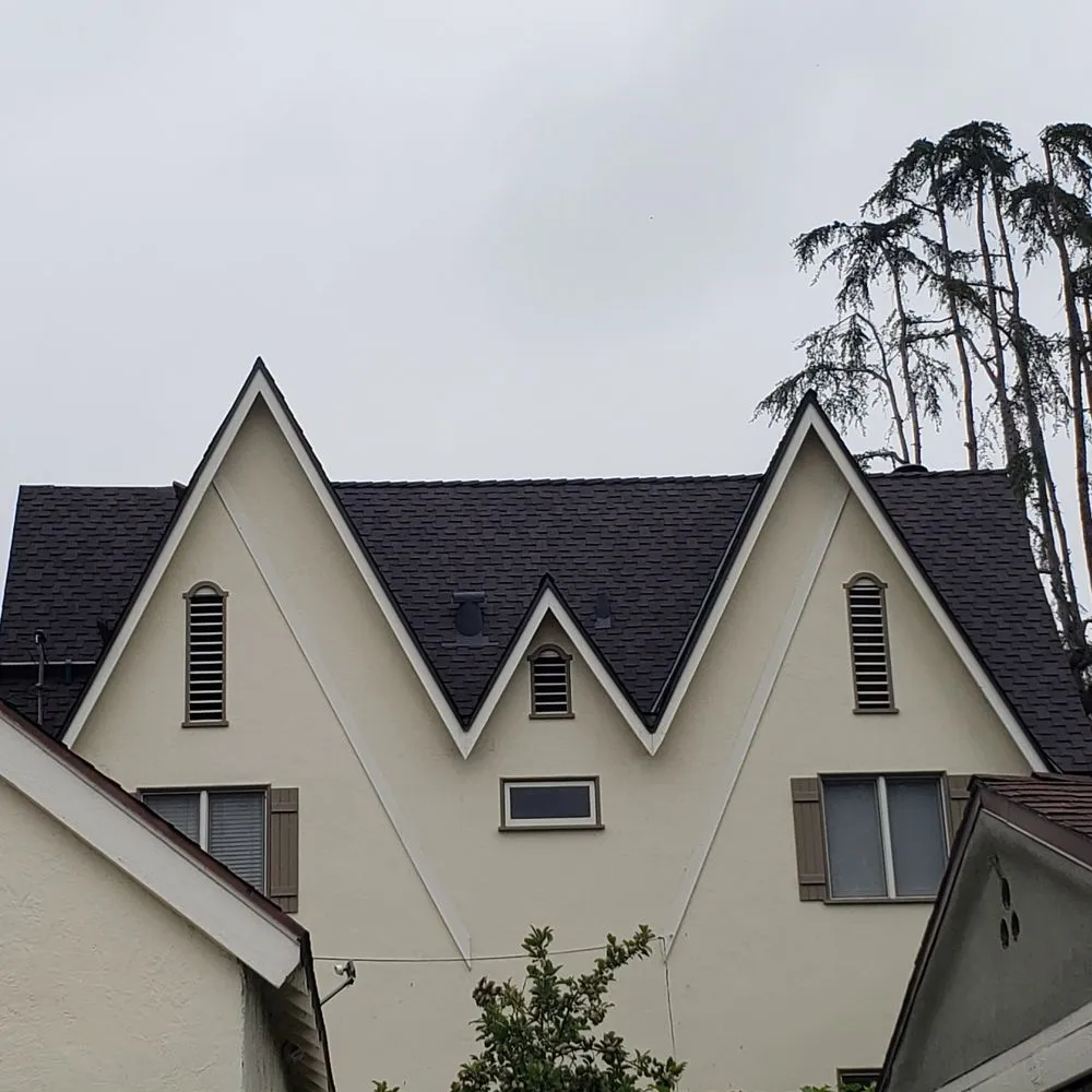 Slide of A&M Roofing