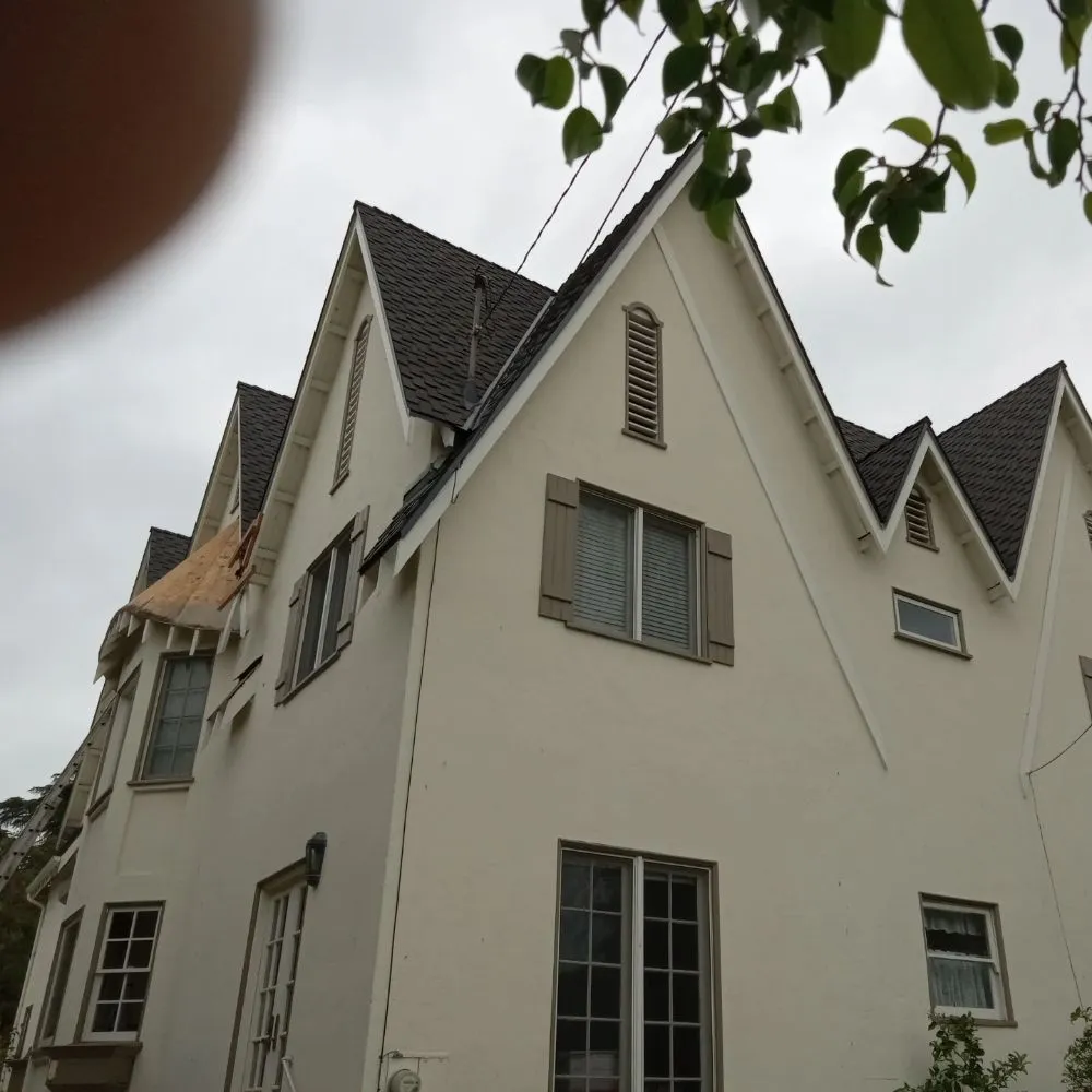 Slide of A&M Roofing