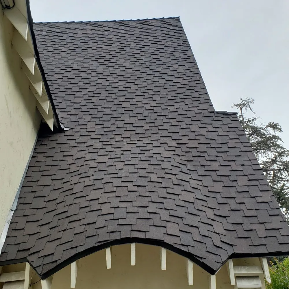 Slide of A&M Roofing