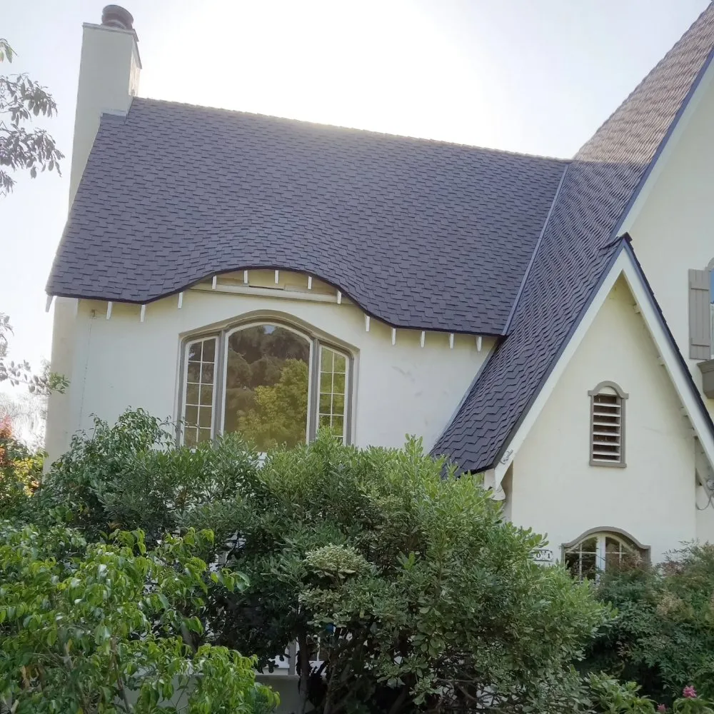 Slide of A&M Roofing