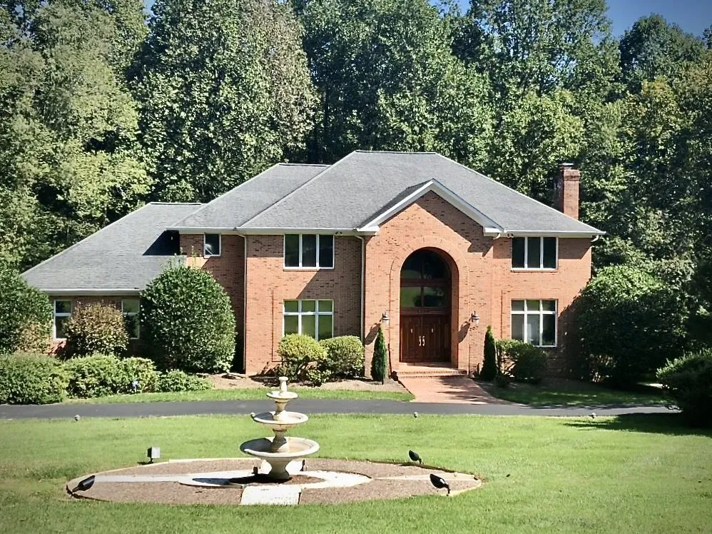 Slide of A&M Roofing