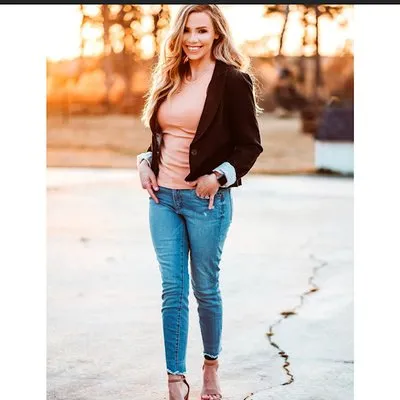 American Values Contracting Logo