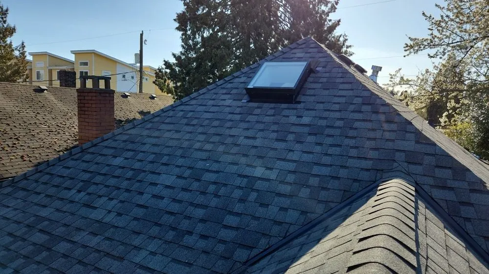 Slide of Amor Roofing