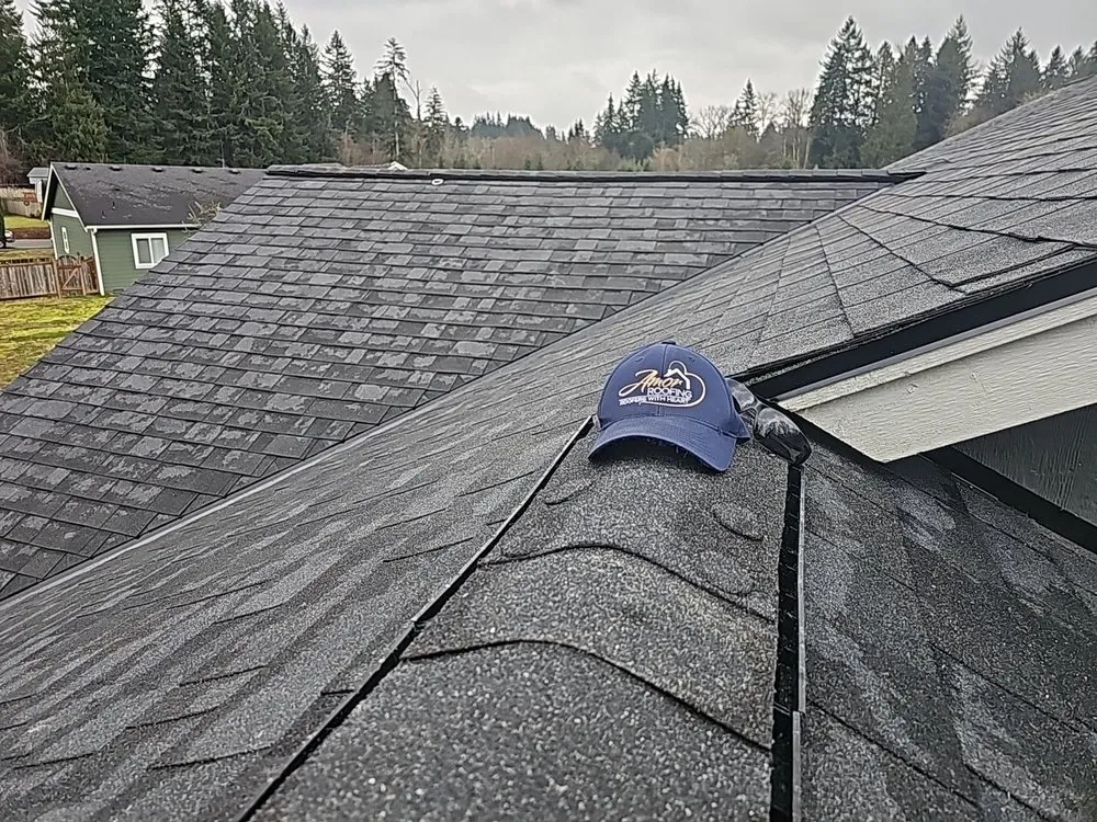 Slide of Amor Roofing