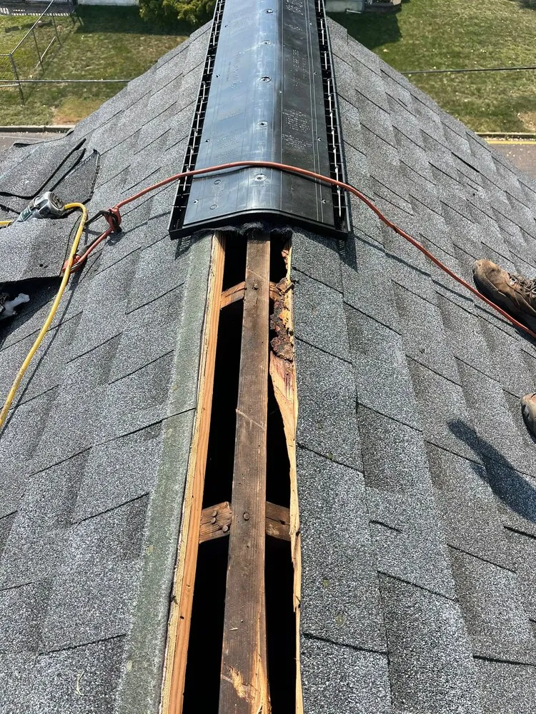 Slide of Amsterdam roofing experts