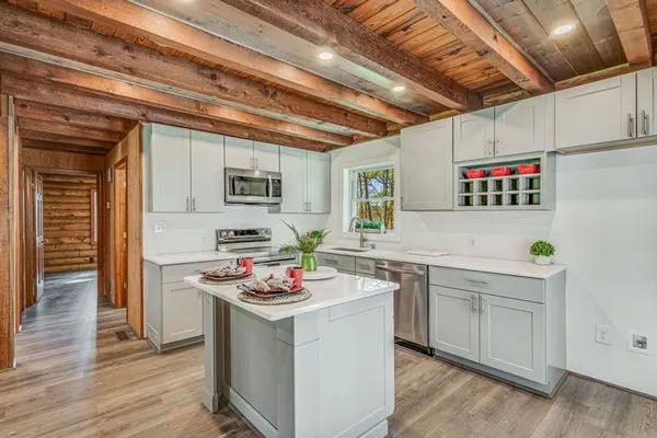 AP Associates Contracting Logo