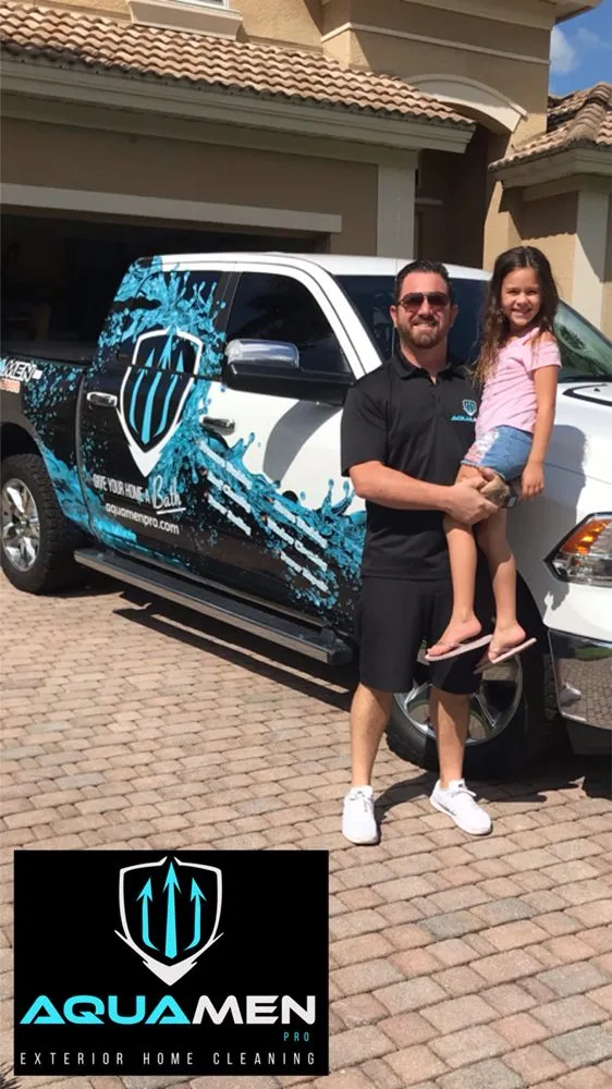 Slide of Aqua Men Pro