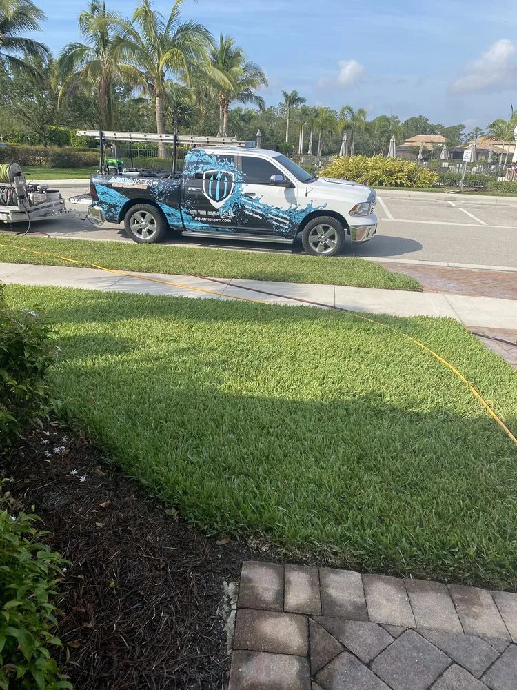 Slide of Aqua Men Pro