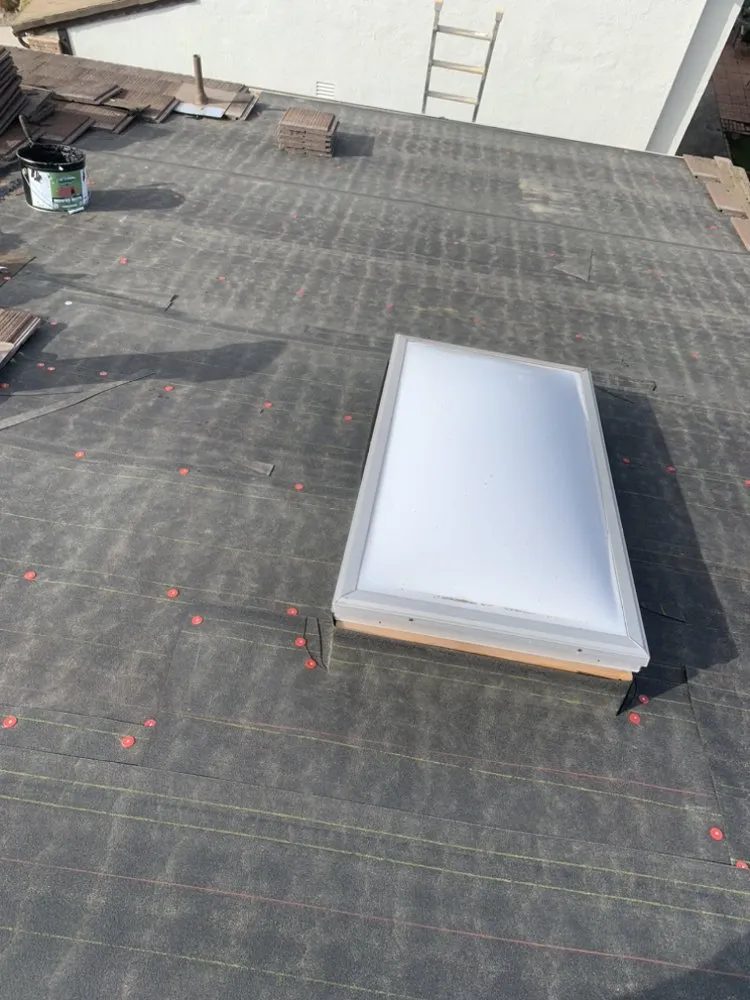 Slide of Aqua MG Roofing and Painting