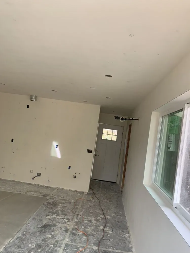 Slide of Aqua MG Roofing and Painting