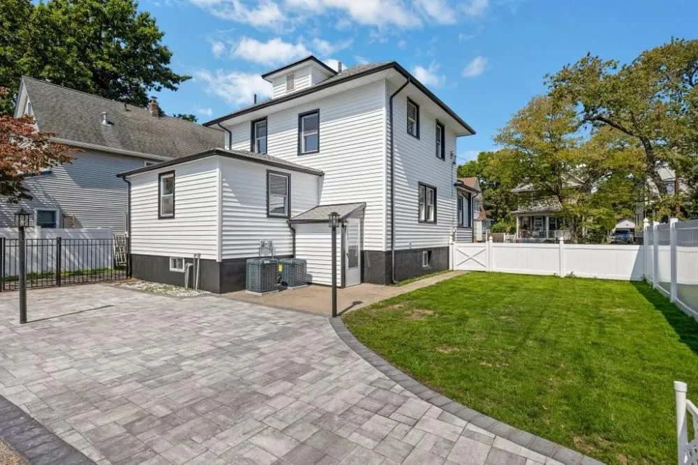 Slide of AR & SE Construction