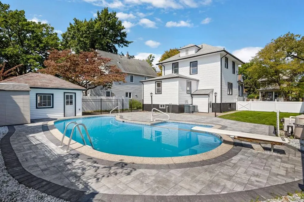 Slide of AR & SE Construction