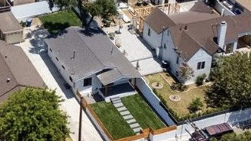 Slide of Arana Roofing