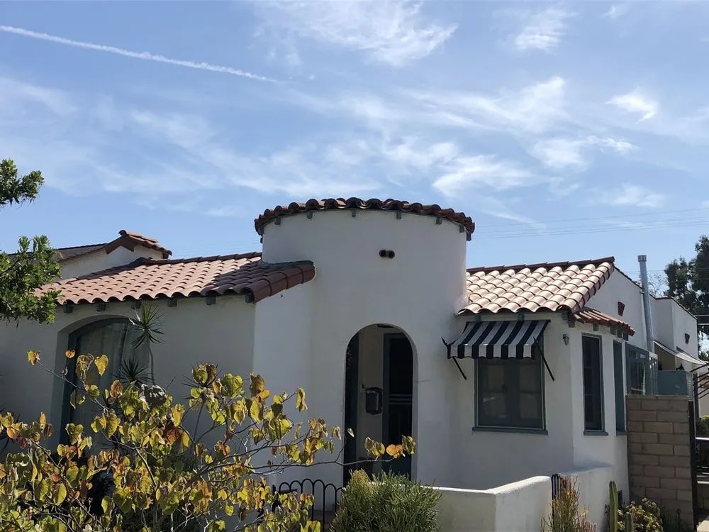 Slide of Arana Roofing