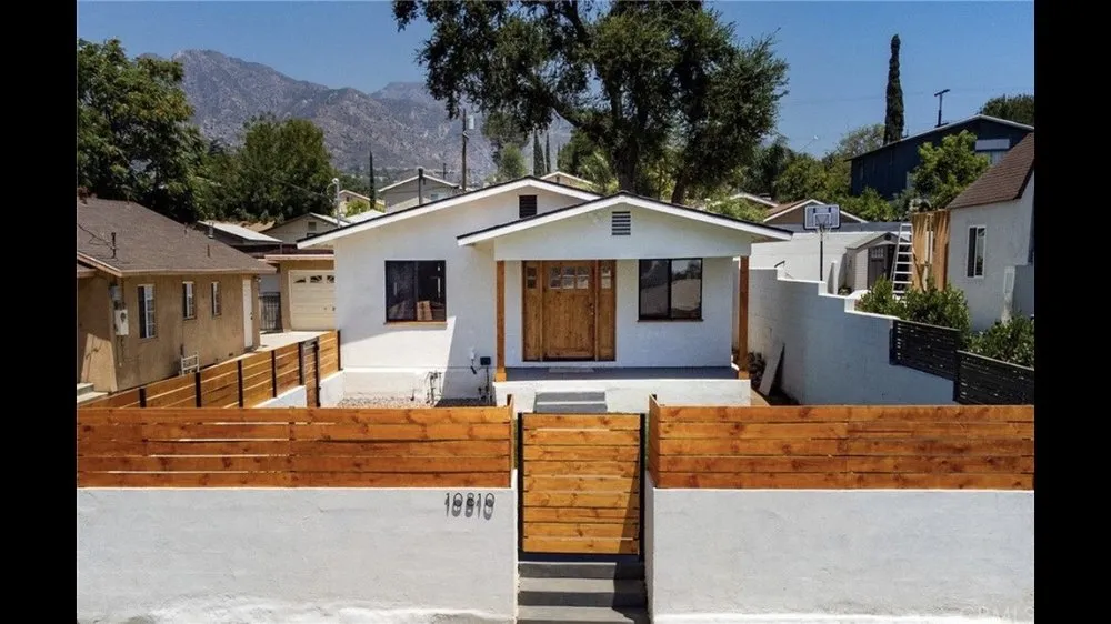 Slide of Arana Roofing