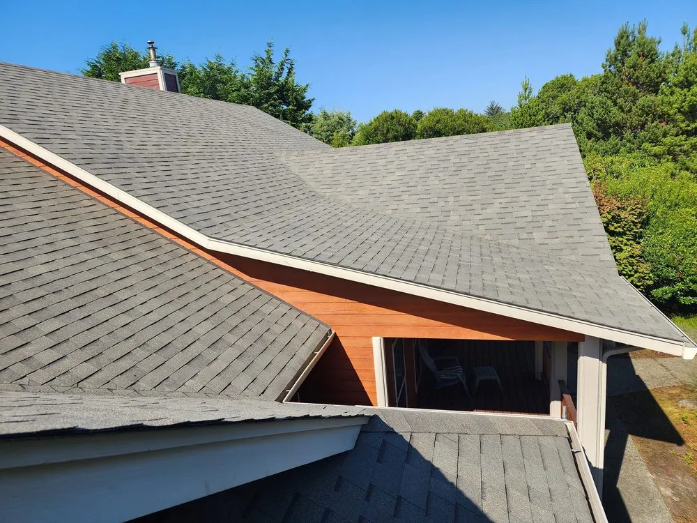 Licensed shingle roofing service experts serving San Fernando Valley, CA - Archyk Roofing
