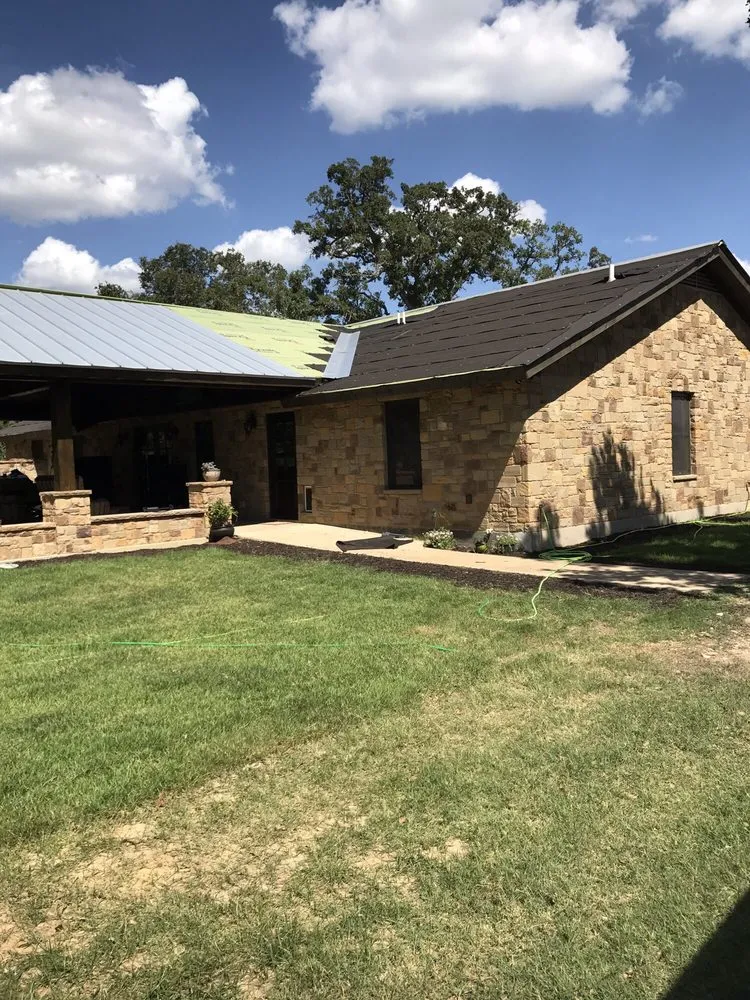 Slide of Areli Roofing