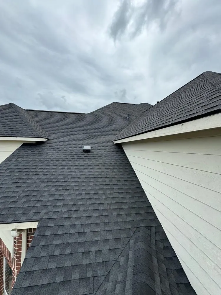 Slide of Argueta's Roofing Specialist