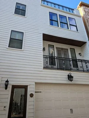 ARH Roofing and General Contracting Logo