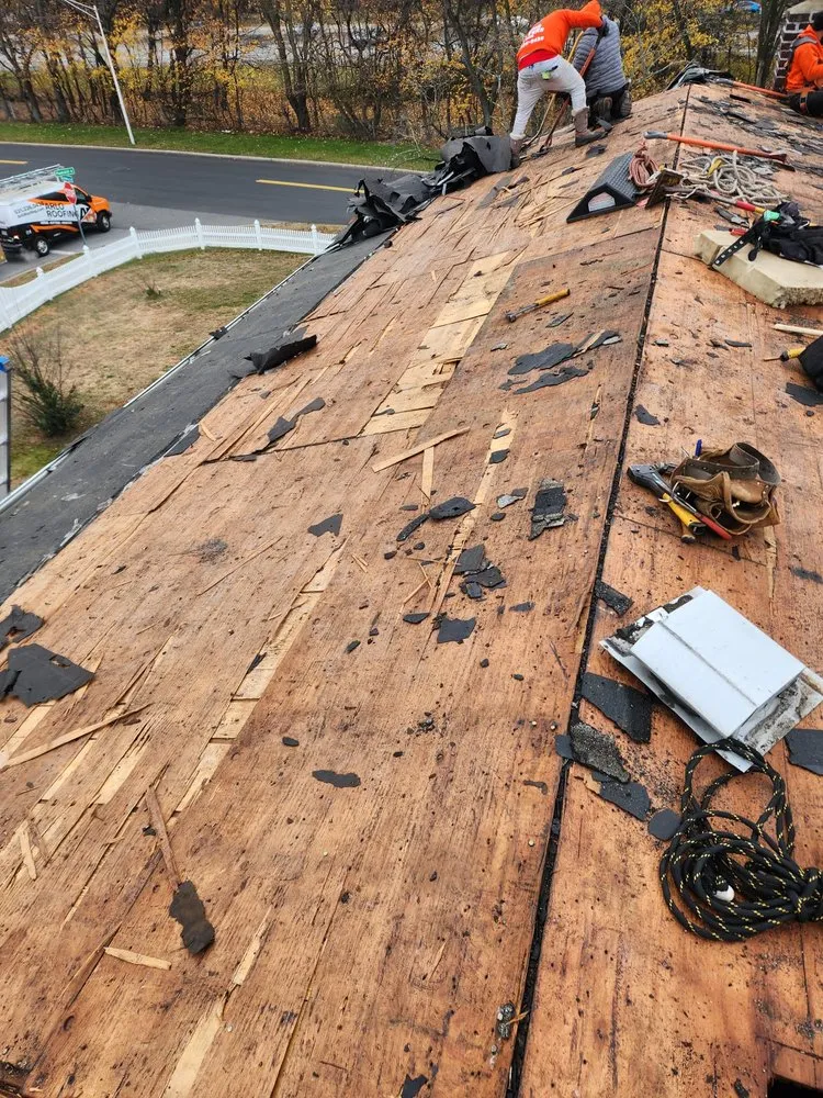 Slide of Arlo Roofing